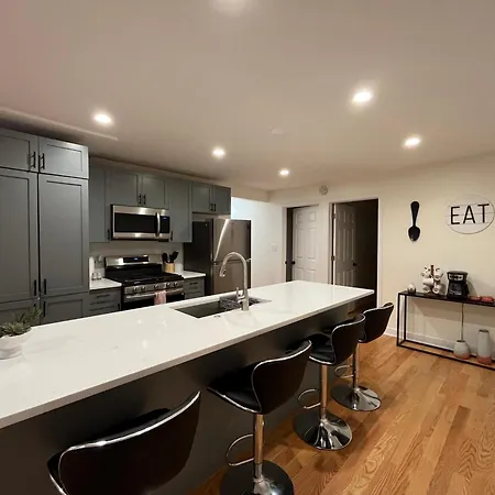 Vibrant W/ Comforting Vibes Apartment